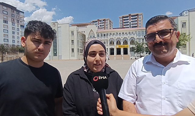6 üniversite bitiren baba, kızıyla aynı sınıfta, oğluyla aynı okulda sınava girdi