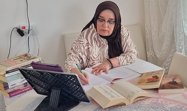 60'ından sonra üniversite mezunu oldu, şimdi iki kitapla okurlarıyla buluşuyor