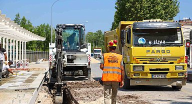 79 kişilik ekip metrobüs hattının 22 kilometrelik güçlü altyapısı için sahada