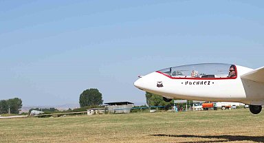 83 yaşındaki kadının huzurevinde kurduğu "uçma" hayali kokpitte 700 metreye çıkarak gerçek oldu