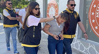 Ablasını öldürüp, arkadaşını bıçaklayan kadın adliyede