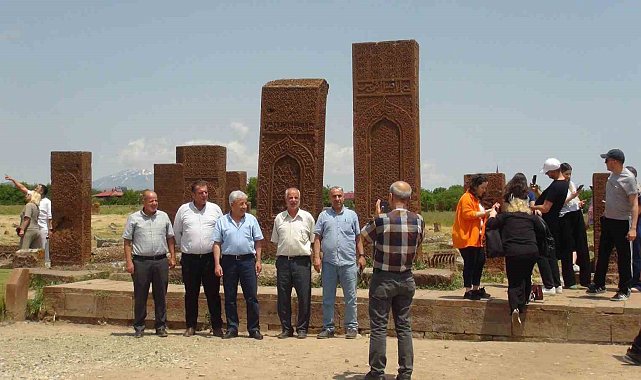Açık hava müzesi Ahlat'ta Kurban Bayramı yoğunluğu yaşanıyor