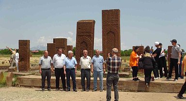 Açık hava müzesi Ahlat'ta Kurban Bayramı yoğunluğu yaşanıyor
