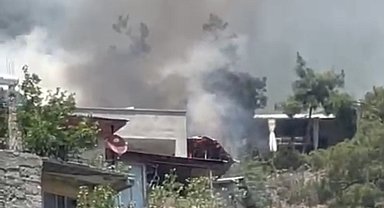 Adana Feke'de ev yangını: Orman ve itfaiye ekipleri söndürdü
