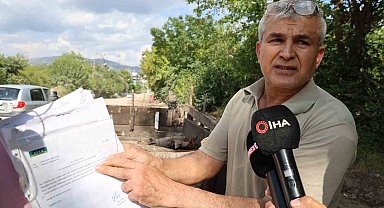 Adana'da belediyenin arazisinde açtığı yolun 4 metresini kapattı