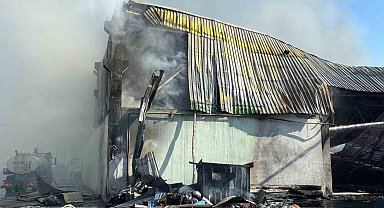 Adana'da geri dönüşüm fabrikasındaki yangın kontrol altına alındı
