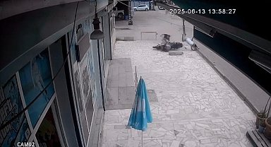 Adana'da iki ayrı kazada 2'si ağır 3 kişi yaralandı