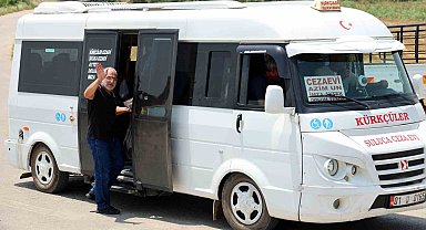 Adana'da tahliyeler başladı: Cezaevinden çıkanlar yakınlarıyla hasret giderdi