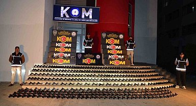 Adana'da tırdaki tarım aletlerine zulalanmış 420 ruhsatsız tabanca ele geçirildi