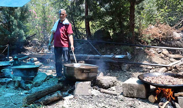 Adana'nın dağ köyünde 89 yıllık bayram geleneği