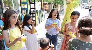 Adanalı öğrencileri serinleten karne hediyesi