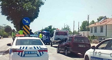 Adıyaman'da iki otomobil çarpıştı: 7 yaralı