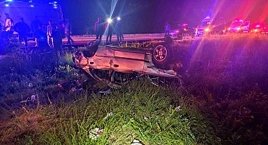Afyonkarahisar'da şarampole devrilen otomobildeki 7 kişi yaralandı