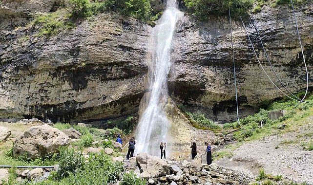 Ağaçdibi Şelalesi'ne 3 günde 4 bin kişi ziyaret etti