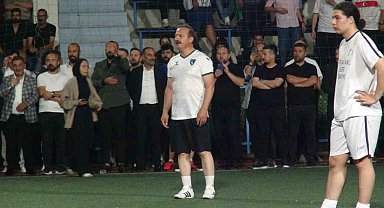 Ağıralioğlu, halı sahada maç yaptı, ortaya renkli görüntüler çıktı