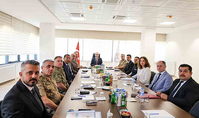 Ağrı Valisi Koç, Doğubayazıt'ta sınır güvenliği incelemelerinde bulundu