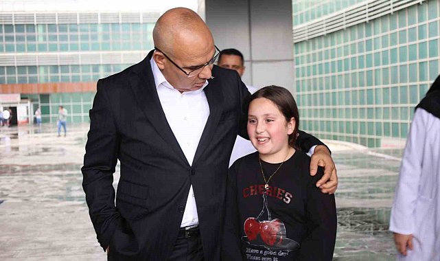 Ağrı Valisi Koç, Eğitim ve Araştırma Hastanesi'nde incelemelerde bulundu