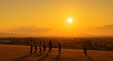 Ağrı'da gün batımı kartpostallık görüntüler sunuyor