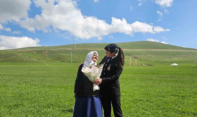 Ağrı'da jandarmadan bayramda şehit ailelerine vefa ziyareti