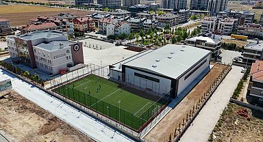 Ahmet Çalık Kapalı Spor Salonu ve Suni Çim Sahası'nın yapımı tamamlandı