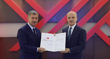 AİÇÜ Rektörü Prof. Dr. İlhami Gülçin, rektörlük mazbatasını aldı