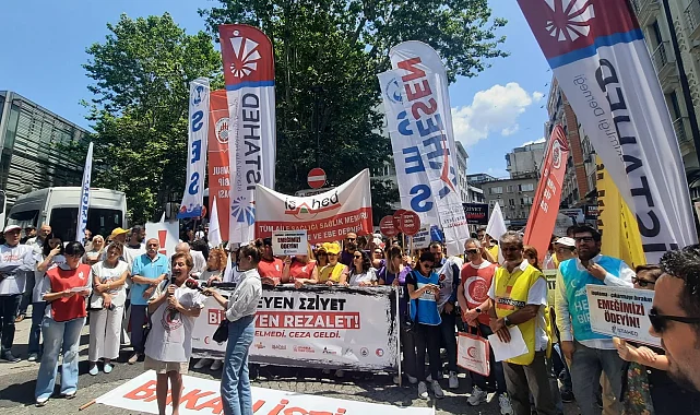 Aile Hekimleri İstanbul'da eylemde... Eziyet Yönetmeliği geri çekilsin!