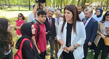 AK Parti İstanbul Milletvekili Derya Ayaydın bayram arefesinde vatandaşlarla bir araya geldi