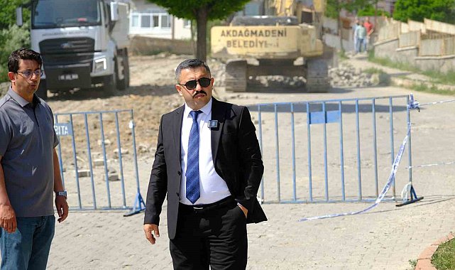 Akdağmadeni'nde sıcak asfalt çalışmaları başladı