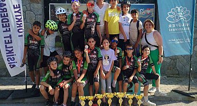 Akhisarlı bisikletçiler Bursa'da göz doldurdu