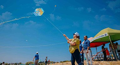 Akköy'de rengarenk uçurtmalar gökyüzünü süsledi