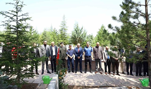 Alaca protokolü bayramda şehitleri unutmadı