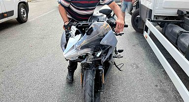 Alanya'da motosiklet ile kamyonet çarpıştı: 2 yaralı