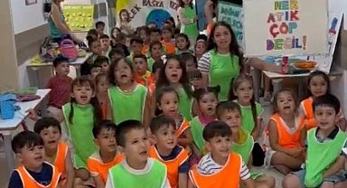 Alaşehir'de minikler çevre için oturdu