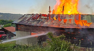 Alevlere teslim olan ev kullanılmaz hale geldi