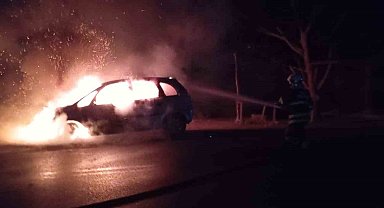 Alevlere teslim olan otomobil kullanılamaz hale geldi