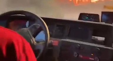 Alevlerin arasında kalan orman ekibi son anda kurtuldu