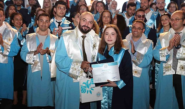 ALKÜ'nün 10. yılında mezuniyet coşkusu