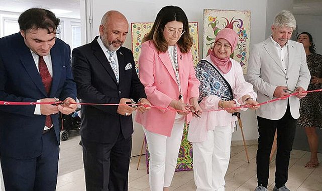 Almanya'da sergilenen Kütahya'nın çini eserleri büyük ilgi gördü
