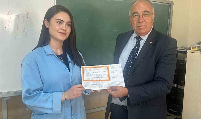 Anadolu lisesini bırakıp meslek lisesini tercih etti, okul 1'incisi oldu