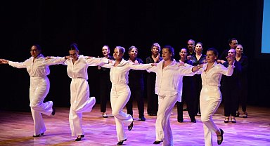 Anadolu Üniversitesi'nde Halk Dansları ve Sirtaki Gösterisi