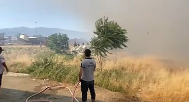 Anız yangını güçlükle söndürüldü