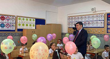 Ankara Valisi Şahin öğrencilere karne dağıttı