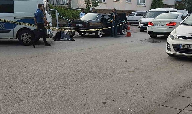 Ankara'da sokak ortasında uyuşturucu krizine girdiği öngörülen 2 kişi hayatını kaybetti