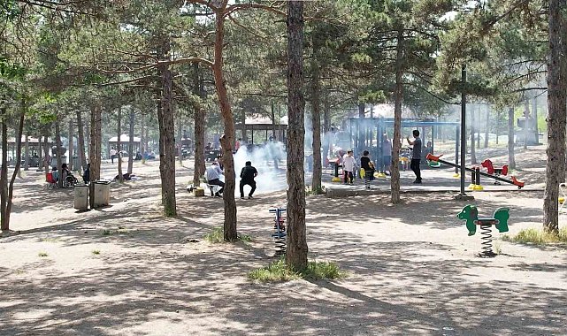 Ankaralılar Kurban Bayramı'nda Mavi Göl'e akın etti