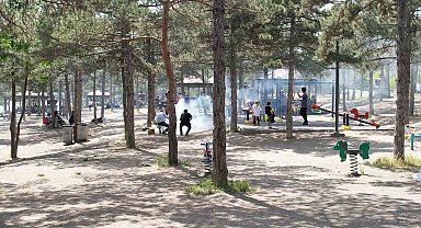 Ankaralılar Kurban Bayramı'nda Mavi Göl'e akın etti