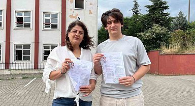 Anne oğul aynı okulda sınava girdiler