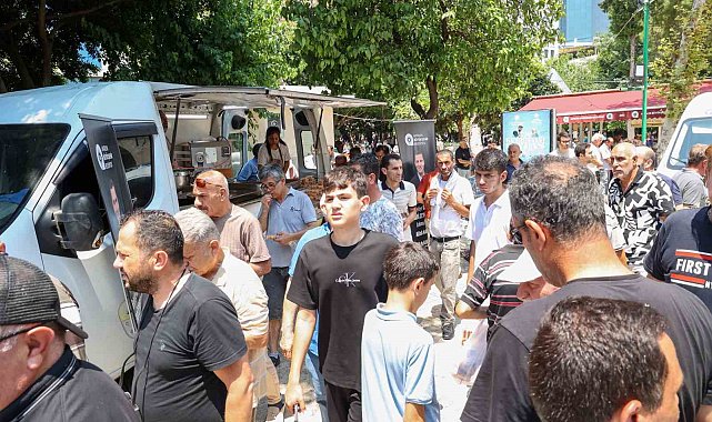 Antalya Büyükşehir Belediyesi'nden Ferdi Zeyrek için lokma dağıtımı