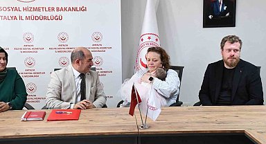 Antalya Havalimanı'nda doğan ve tuvalete bırakılan bebek, Rus yetkililere teslim edildi