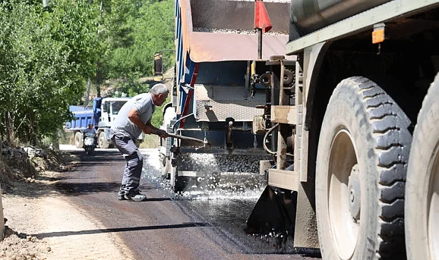 Antalya Kaş Beldibi ve Sütleğen Grup Yolu asfaltlanıyor