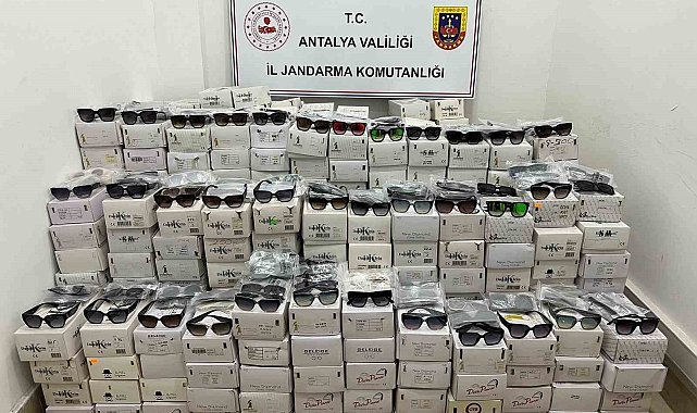 Antalya'da 16 bin adet kaçak güneş gözlüğü yakalandı